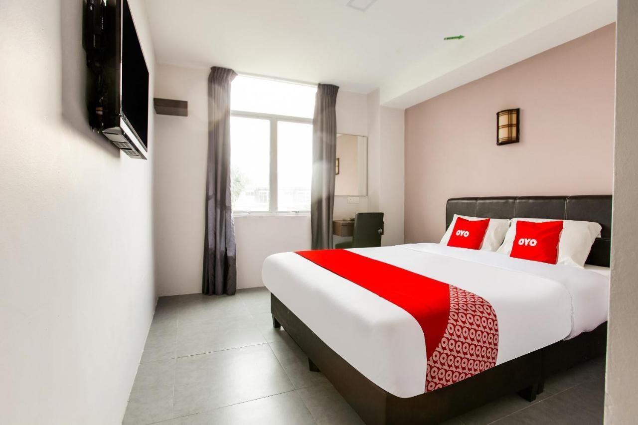 Oyo 89631 988 Hotel جوهر بهرو المظهر الخارجي الصورة