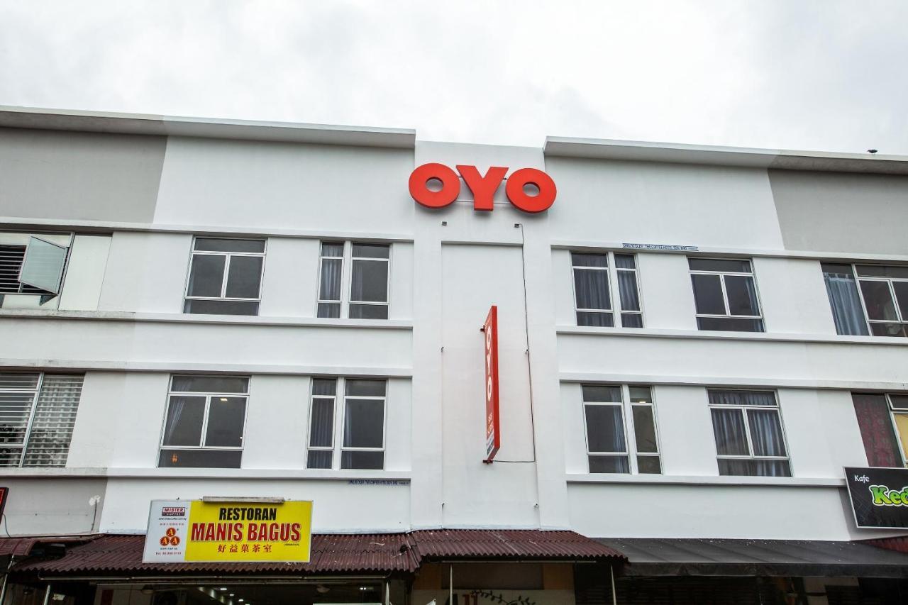 Oyo 89631 988 Hotel جوهر بهرو المظهر الخارجي الصورة