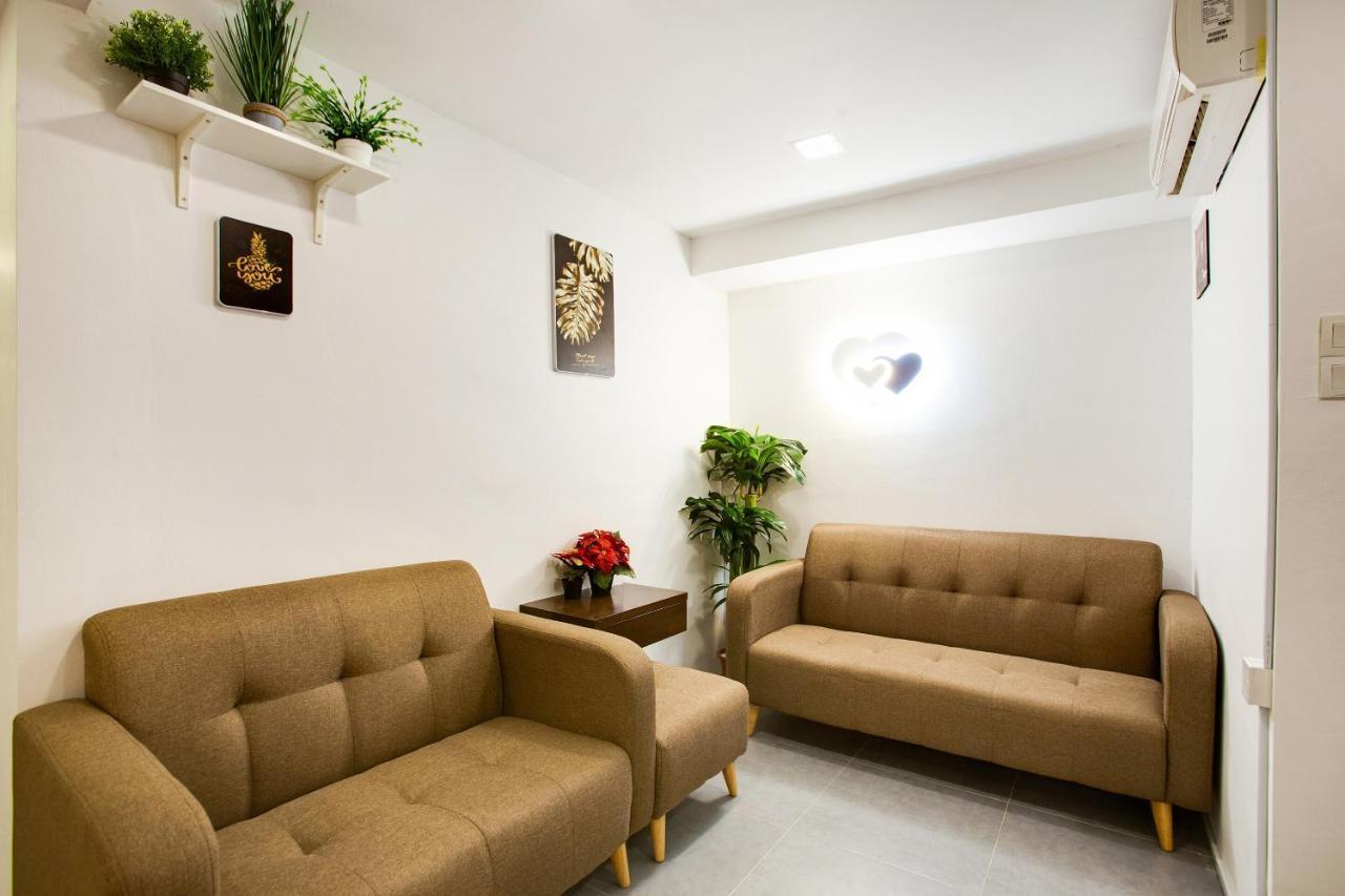 Oyo 89631 988 Hotel جوهر بهرو المظهر الخارجي الصورة