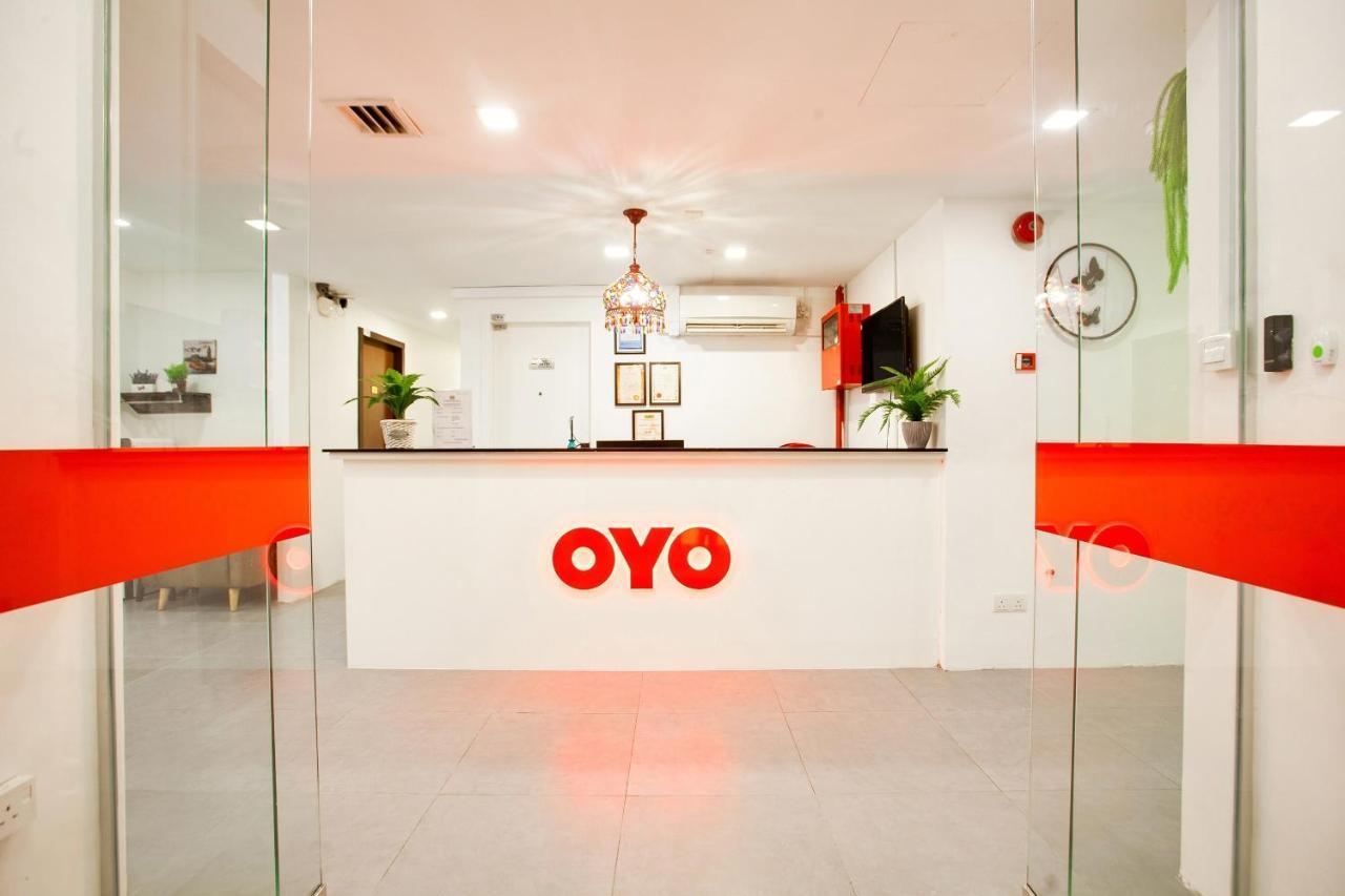 Oyo 89631 988 Hotel جوهر بهرو المظهر الخارجي الصورة