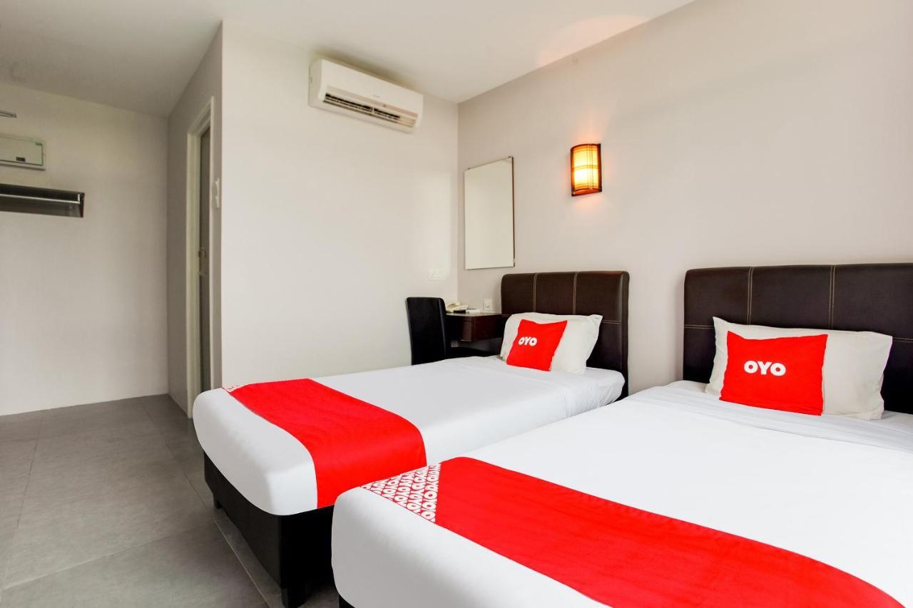 Oyo 89631 988 Hotel جوهر بهرو المظهر الخارجي الصورة