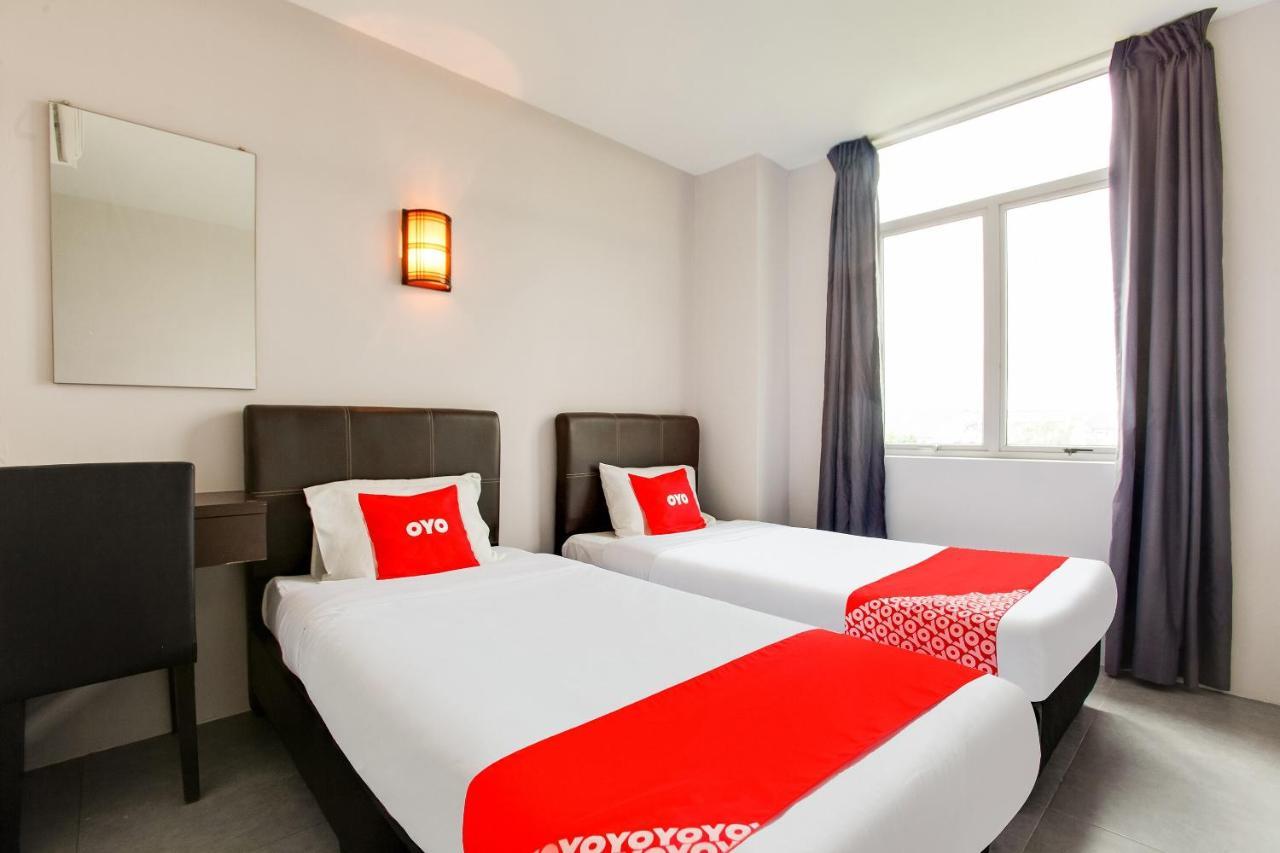 Oyo 89631 988 Hotel جوهر بهرو المظهر الخارجي الصورة