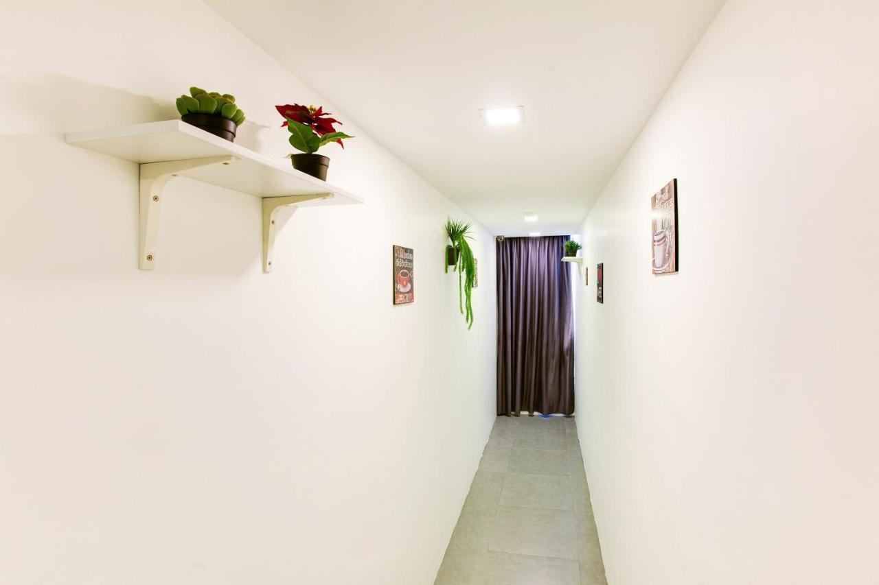 Oyo 89631 988 Hotel جوهر بهرو المظهر الخارجي الصورة