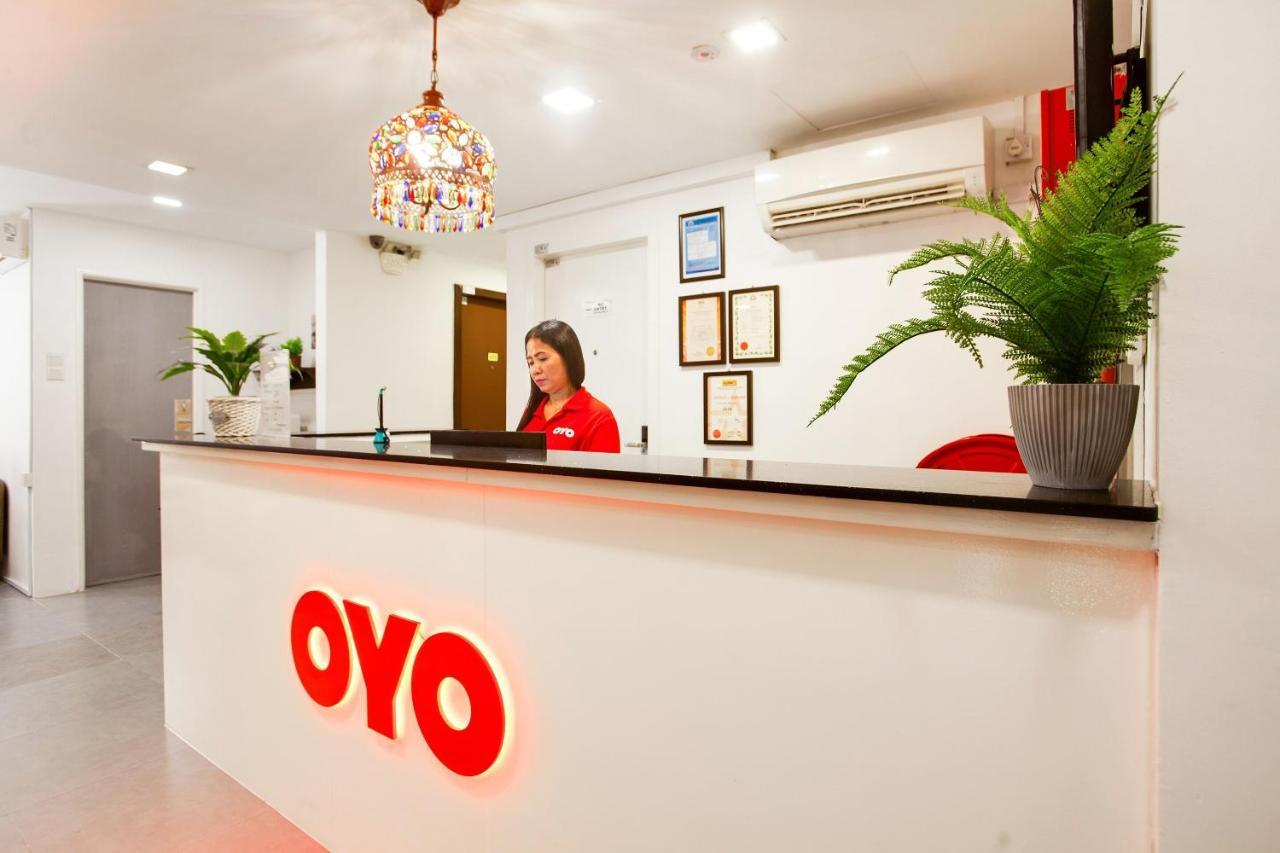 Oyo 89631 988 Hotel جوهر بهرو المظهر الخارجي الصورة