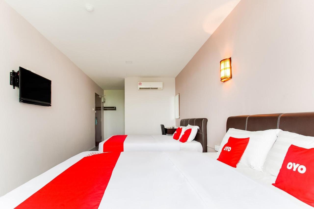 Oyo 89631 988 Hotel جوهر بهرو المظهر الخارجي الصورة