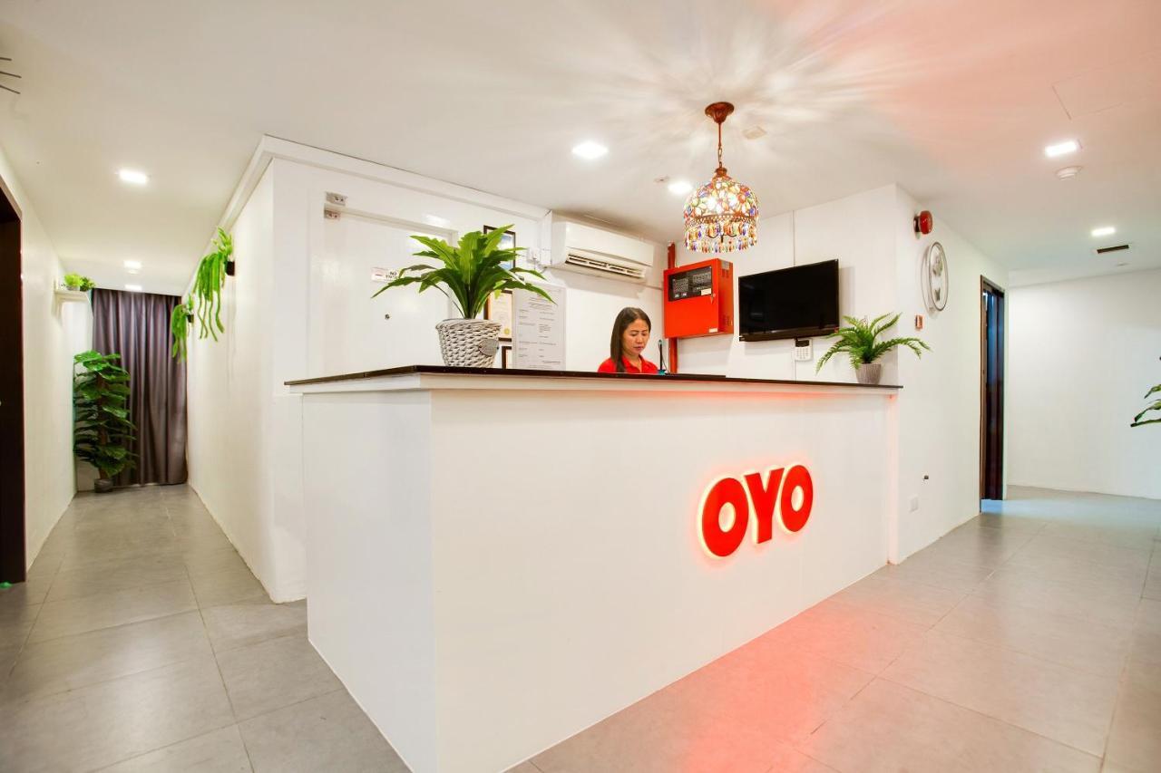 Oyo 89631 988 Hotel جوهر بهرو المظهر الخارجي الصورة